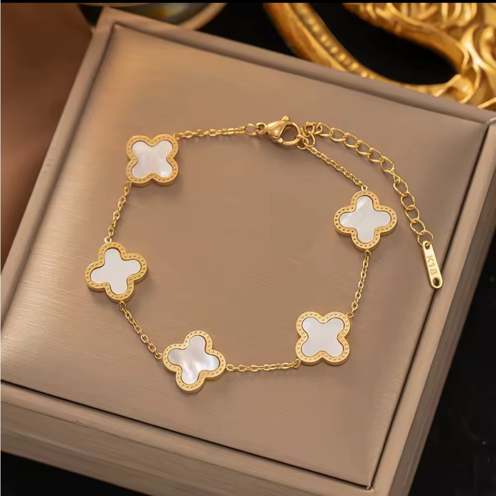 Clover Bracelet 18k plated stainless steel